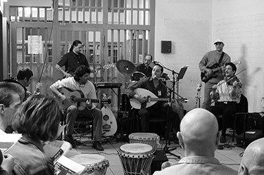 Concert de Musta Largo à la prison de Nivelles en 2006